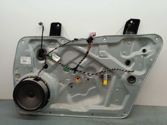 Mechanizm podnoszenia szyby drzwi przednich prawych 5N0837462 VAG