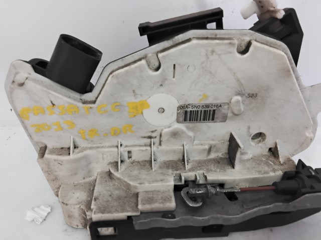 Zamek drzwi tylnych prawych 5N0839016A VAG