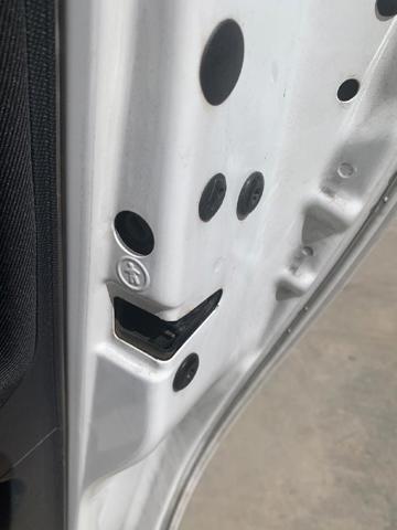 Zamek drzwi tylnych prawych 5N0839016D VAG