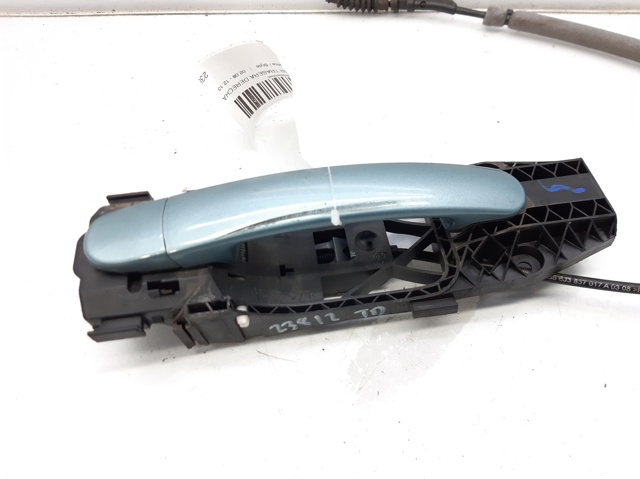 Pałąk zewnętrznej klamki drzwi przednich prawej 5N0839885F VAG