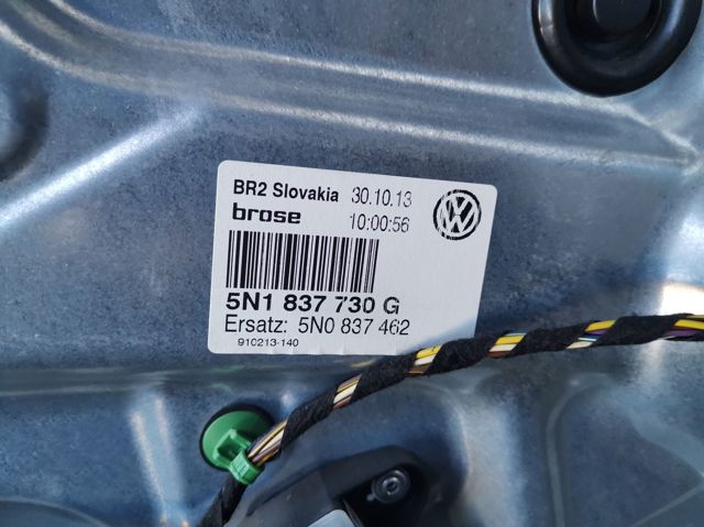 Mechanizm podnoszenia szyby drzwi przednich prawych 5N1837730G VAG