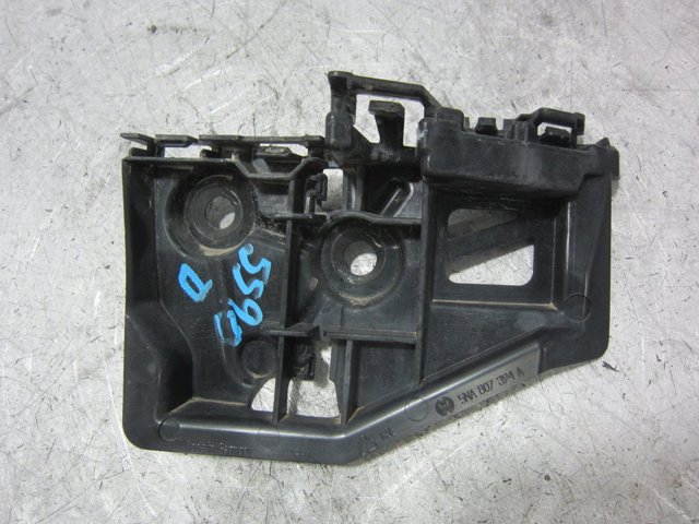 Wspornik zderzaka tylnego prawy 5NA807394A VAG