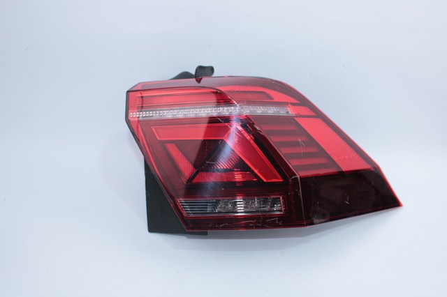 Lampa zespolona tylna prawa zewnętrzna 5NA945208 VAG