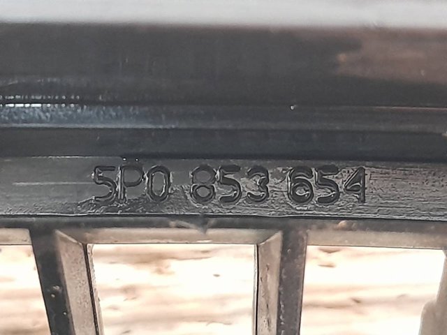 Atrapa chłodnicy 5P0853654 VAG