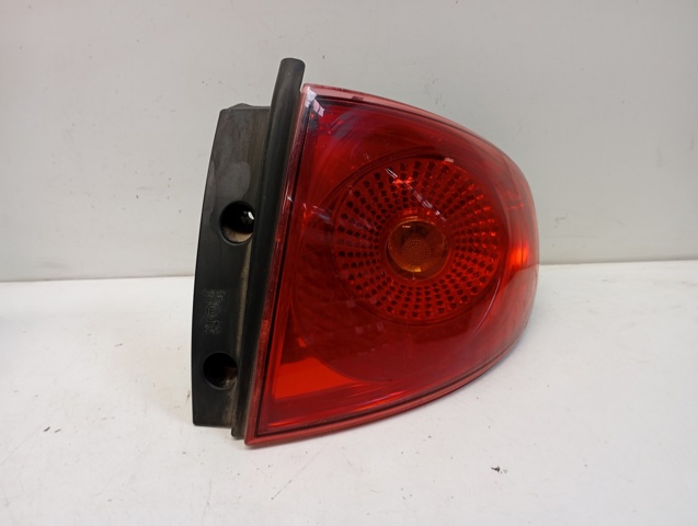 Lampa zespolona tylna prawa 5P0945112B VAG