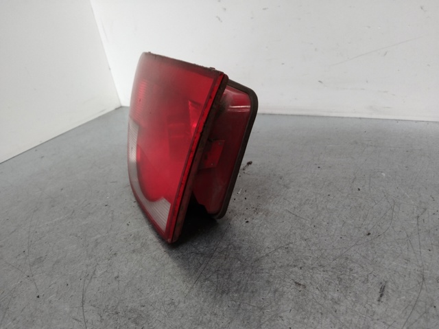 Lampa zespolona tylna prawa wewnętrzna 5P8945094D VAG