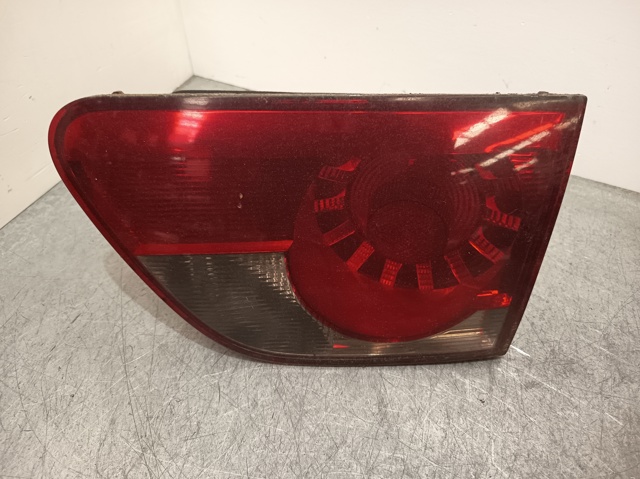 Lampa zespolona tylna prawa wewnętrzna 5P8945094D VAG