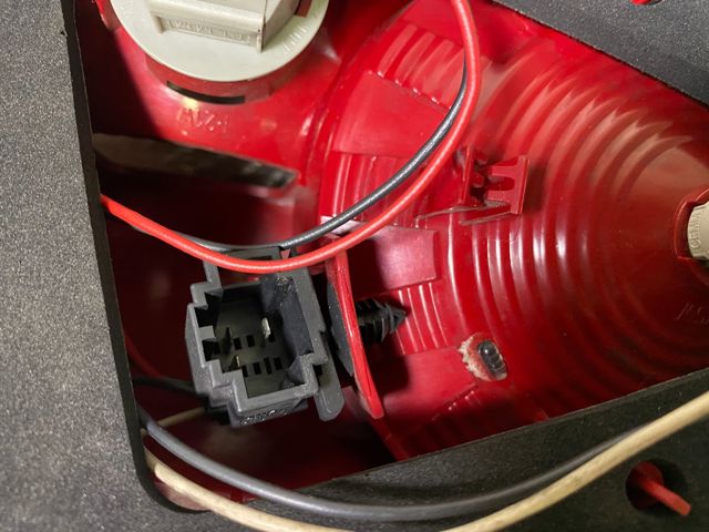 Lampa zespolona tylna prawa wewnętrzna 5P8945094D VAG