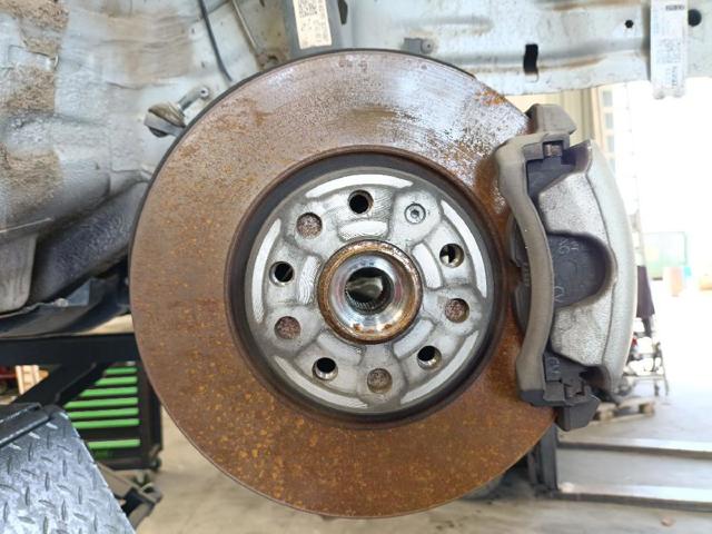 Tarcza hamulcowa przednia 5Q0615301F VAG