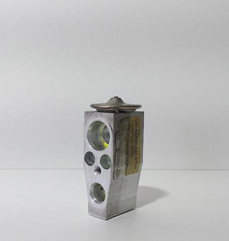 Zawór termostatyczny klimatyzacji 5Q0820679B VAG
