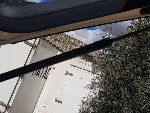 Amortyzator klapy bagażnika (3/5 drzwi-tylnych) 5TA827550M VAG