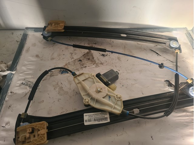 Mechanizm podnoszenia szyby drzwi przednich prawych 5TA837462 VAG