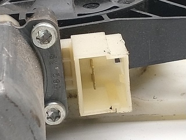 Mechanizm podnoszenia szyby drzwi przednich prawych 5TA837462A VAG