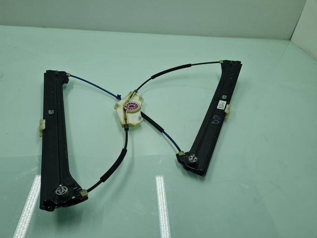 Mechanizm podnoszenia szyby drzwi przednich prawych 5TA837462A VAG