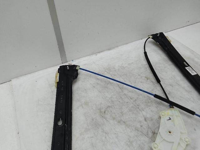 Mechanizm podnoszenia szyby drzwi przednich prawych 5TA837462A VAG