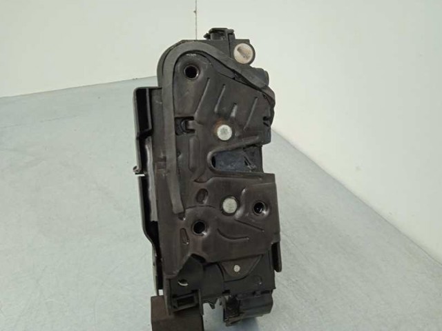 Zamek drzwi tylnych lewych 5TA839015L VAG