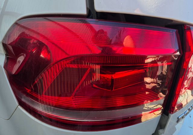 Lampa zespolona tylna lewa zewnętrzna 5TA945095D VAG