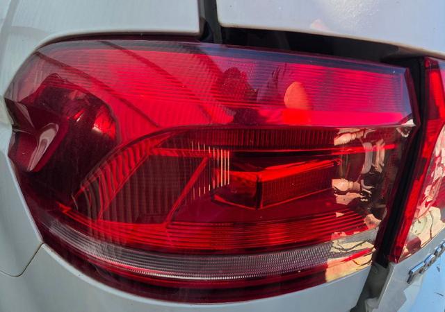 Lampa zespolona tylna lewa zewnętrzna 5TA945095D VAG