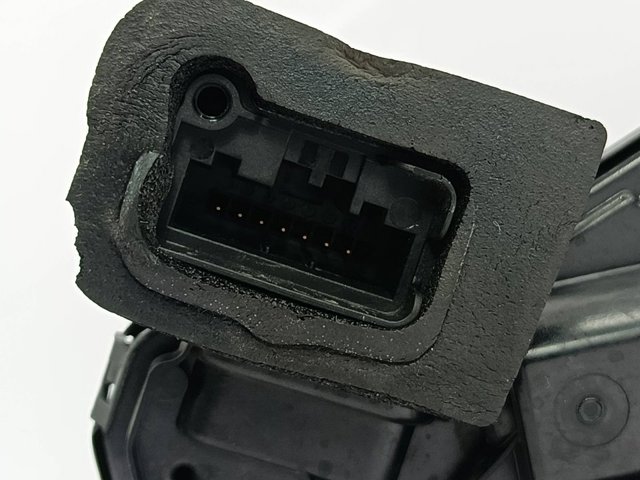 Zamek drzwi przednich lewych 5TB837015A VAG