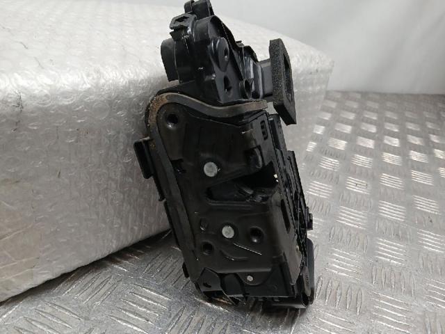 Zamek drzwi przednich lewych 5TB837015A VAG