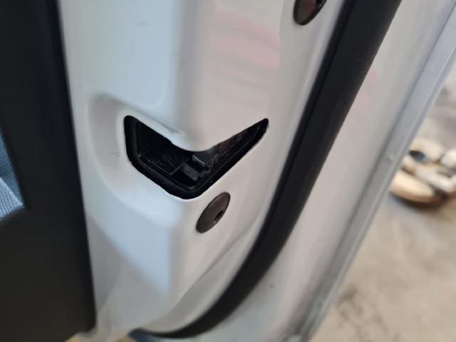 Zamek drzwi przednich prawych 5TB837016C VAG