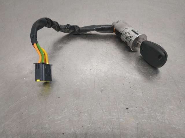 Stacyjka zapłonowa Dacia Duster HS