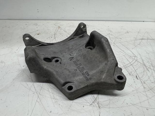 Wspornik alternatora do Mercedes Sprinter 903