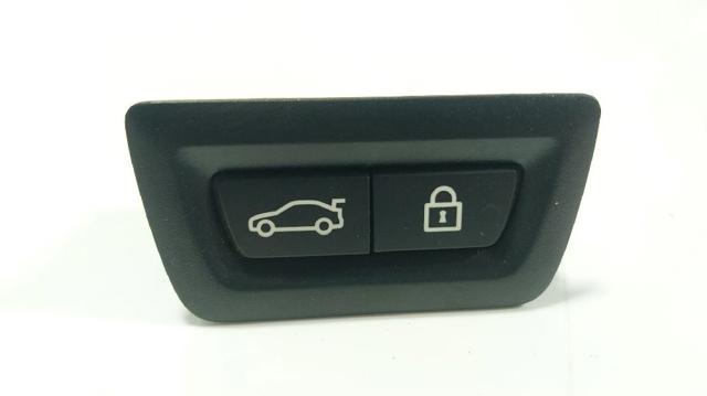 Przycisk klapy bagażnika (3/5 drzwi) w kabinie 61315A64C25 BMW