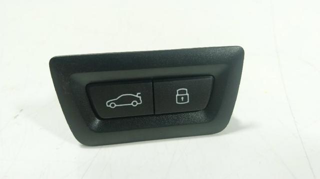 Przycisk klapy bagażnika (3/5 drzwi) w kabinie 61315A64C25 BMW