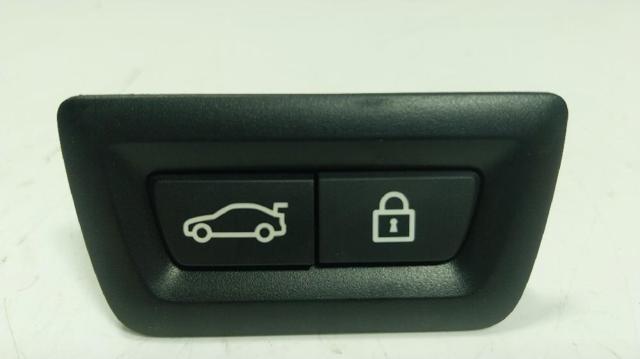 Przycisk klapy bagażnika (3/5 drzwi) w kabinie 61315A64C25 BMW