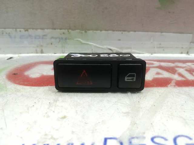 Przycisk włączania światła awaryjnego 61318368920 BMW