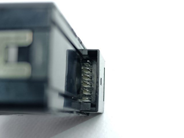 Przycisk włączania światła awaryjnego 61318368920 BMW