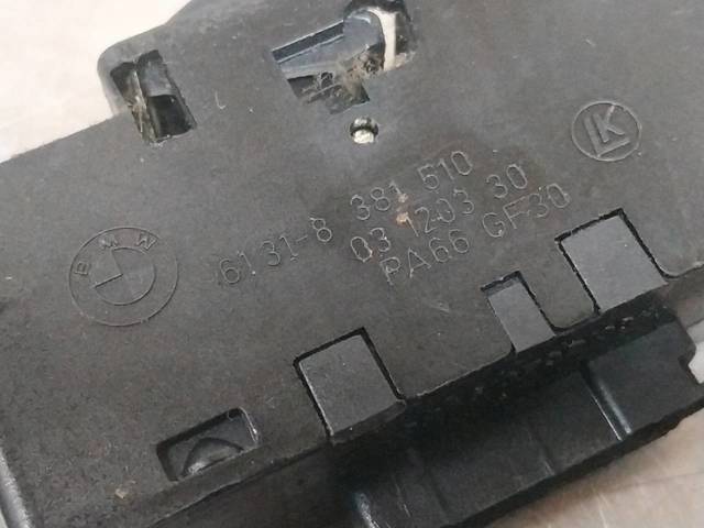 Panel przyciskowy sterowania podnośnikiem szyby przedni prawy 61318381510 BMW