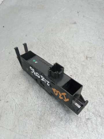 Włącznik przyciskowy podnośnika szyby przedni lewy 61318381511 BMW