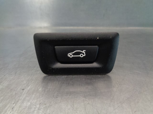 Klamka bagażnika (drzwi 3/5 tylnych) zewnętrzna 61319275119 BMW