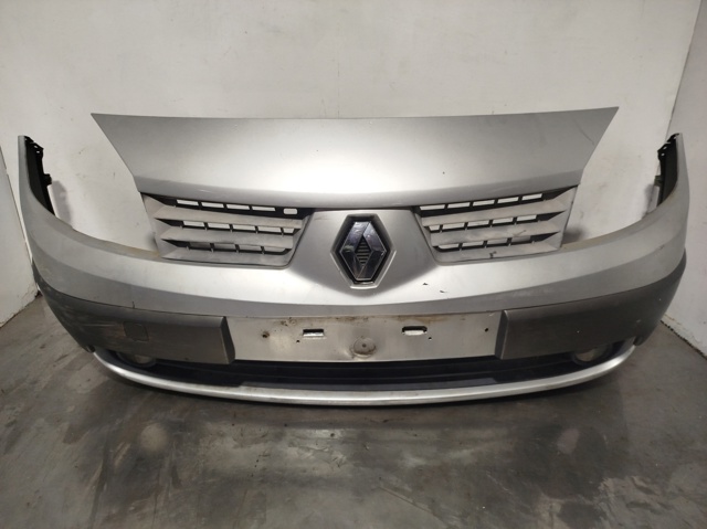 Zderzak przedni 620225303R RENAULT