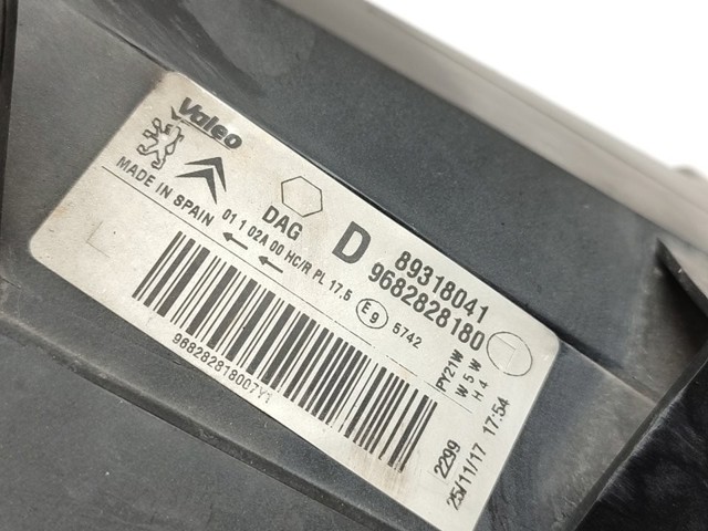 Reflektor prawy 6206K6 PEUGEOT