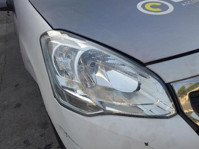 Reflektor prawy 6206K6 PEUGEOT
