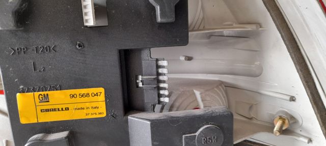 Lampa zespolona tylna lewa 6223159 OPEL