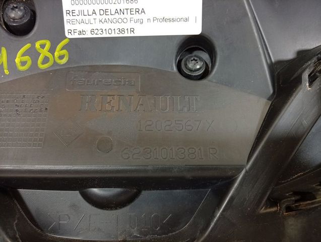 Atrapa chłodnicy 623101381R RENAULT
