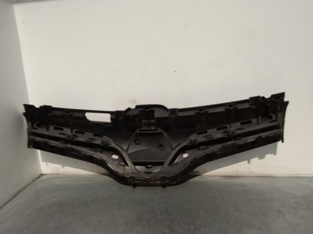 Atrapa chłodnicy 623101381R RENAULT