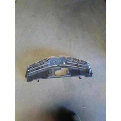 Atrapa chłodnicy Nissan Note E11