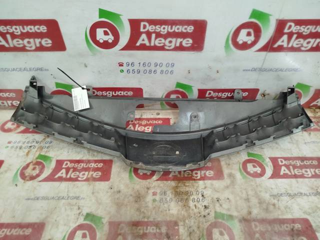 Atrapa chłodnicy Nissan Note E11