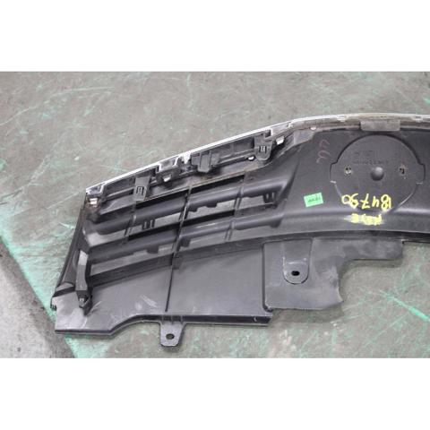 Atrapa chłodnicy Nissan Note E11