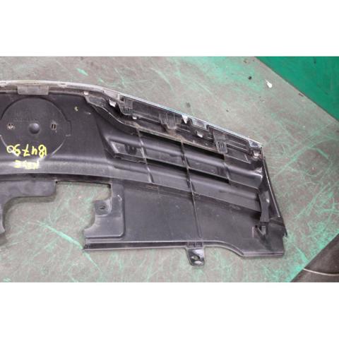 Atrapa chłodnicy Nissan Note E11