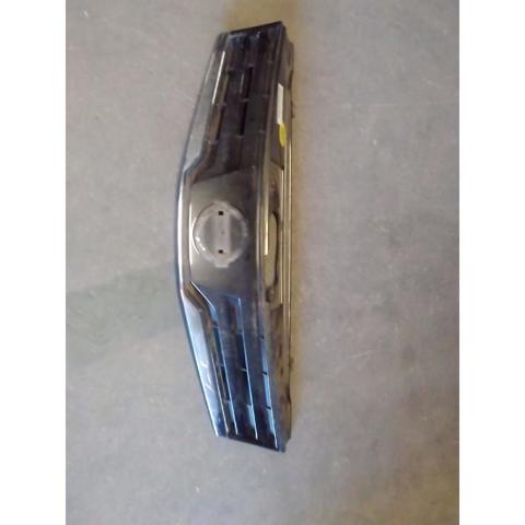 Atrapa chłodnicy Nissan Note E11