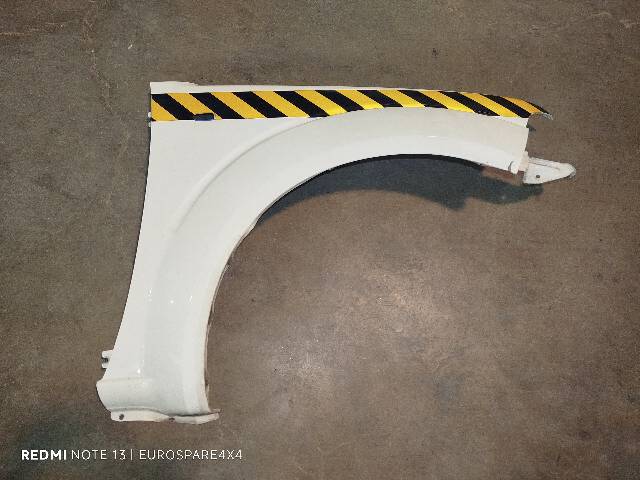 Atrapa chłodnicy 62310EB400 NISSAN
