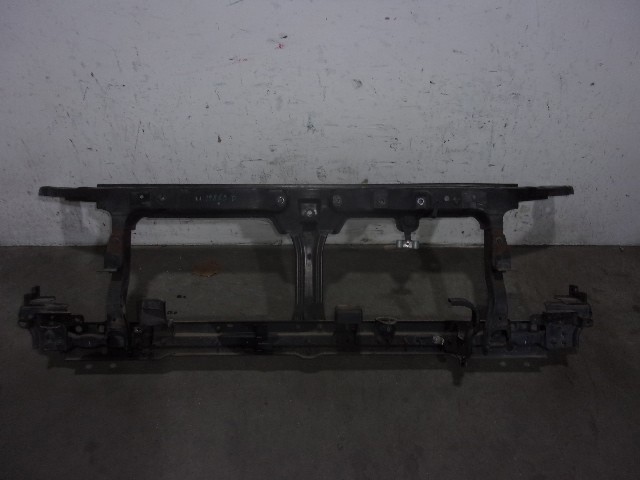 Osłona chłodnicy kompletna (panel mocowania reflektorów) 62500EB330 NISSAN