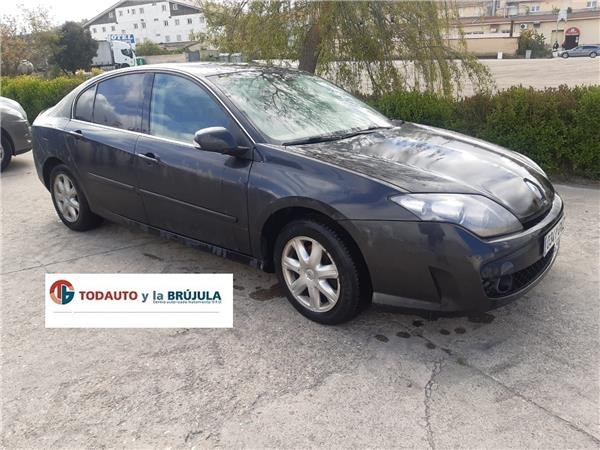 Błotnik przedni prawy 631000032R RENAULT