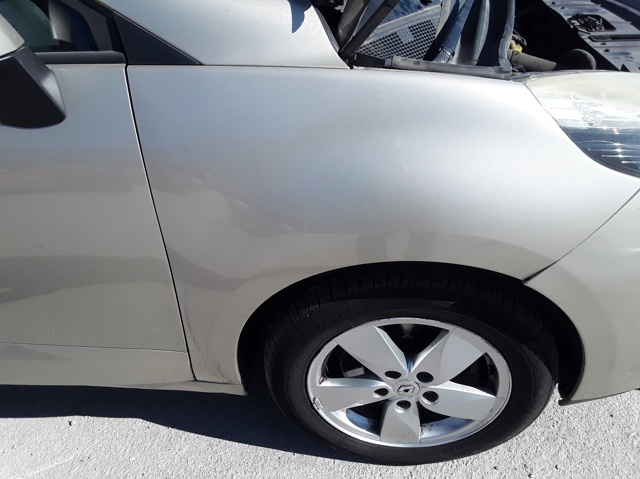 Błotnik przedni prawy 631004270R RENAULT